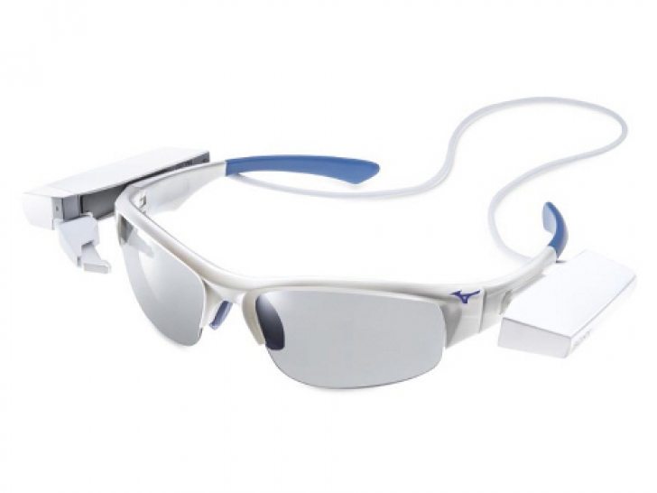 ミズノのウェアラブルグラス「SCOUTER」