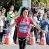 神戸マラソン 野口みずき選手、笑顔でクオーター完走