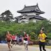 弘前城を背に快走 リレーマラソンに2200人
