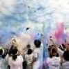 大阪・舞洲で「The Color Run（カラーラン）」 参加者らが「全身粉まみれ」で完走