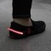 夜のジョギングも安全に!? シューズ用LEDセーフライトが発売